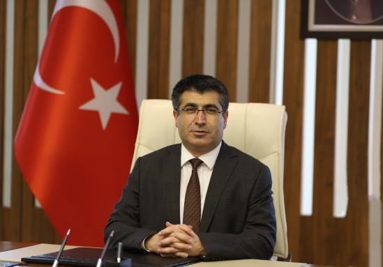 Rektörün lüks imtiyazları bitmiyor