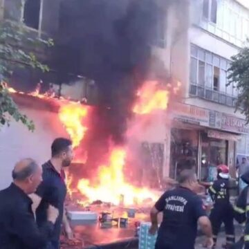 sanliurfadaki-yanginda-is-yeri-kule-dondu-guFTEImt.jpg Şanlıurfa’daki yangında iş yeri küle döndü