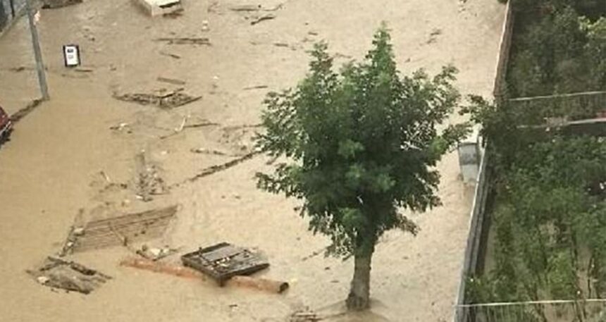 Sel ülkeyi esir aldı, 2000 kişi etkilendi