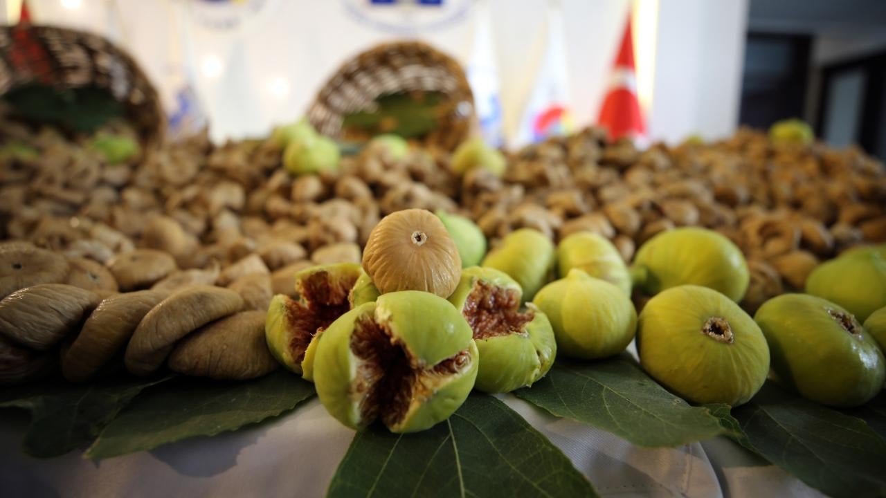 Sezonun ilk hasadı başladı, kilosu 400 liradan satıldı