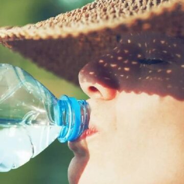 Sıcak havalarda plastik şişeden su içenler yandı: Bilim insanları açıkladı