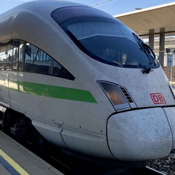 Sigara molası hayattan koparıyordu: Trene asılarak yaşama tutundu