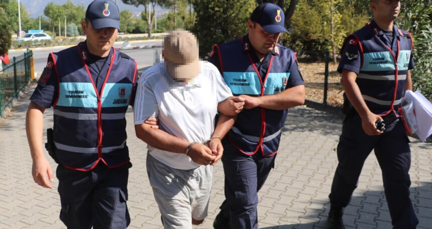 Şimdi de Pamukkale sapığı çıktı! 2018’den beri turist kadınları gizlice çekiyormuş