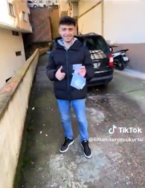 'Sınavsız Ehliyet' reklamı sosyal medyayı karıştırdı