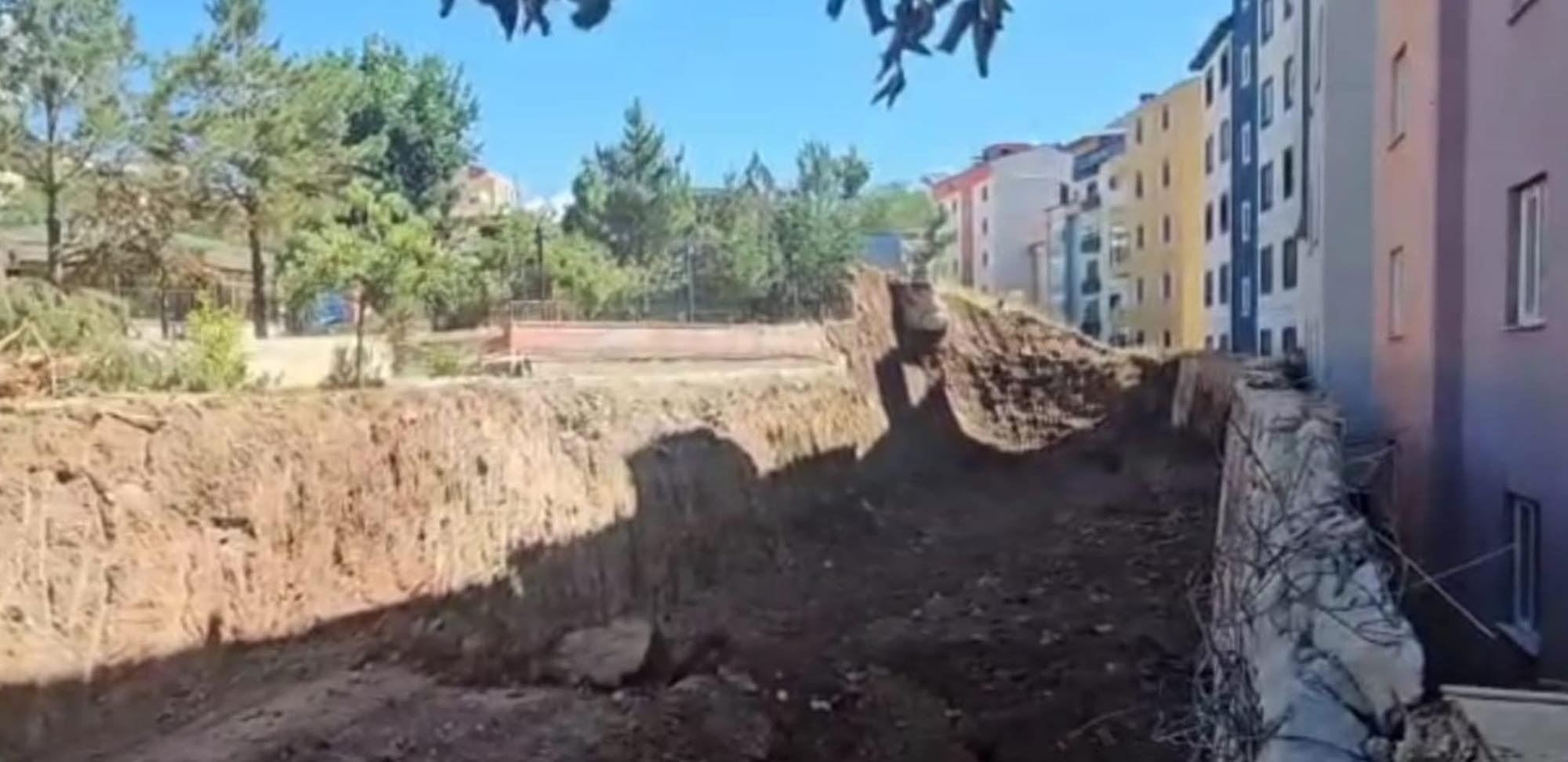 Son dakika... Erzurum'da heyelan: 70 ev boşaltıldı