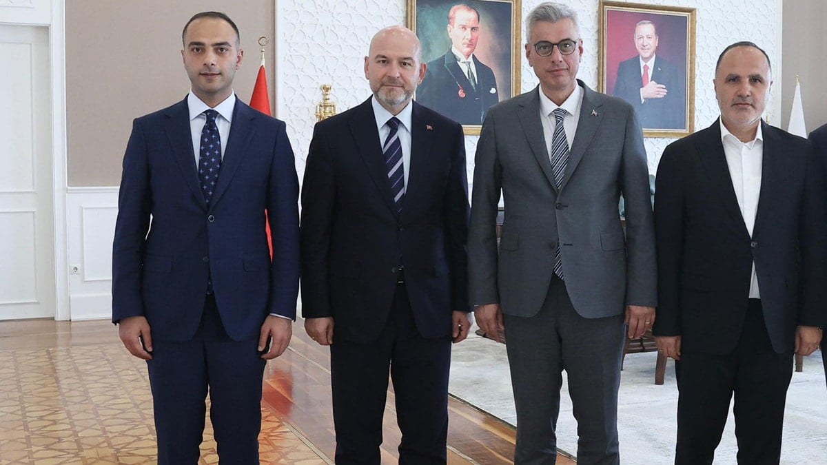 Soylu, AKP’li başkan vekilini alıp bakan bakan dolaştırdı