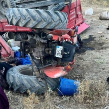 Tarım işçilerini taşıyan traktör devrildi: 1 ölü, 4 yaralı