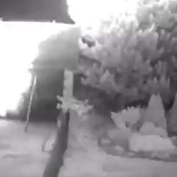 Tarlaya düşen gizemli cisim patladı: Köylüler panikte