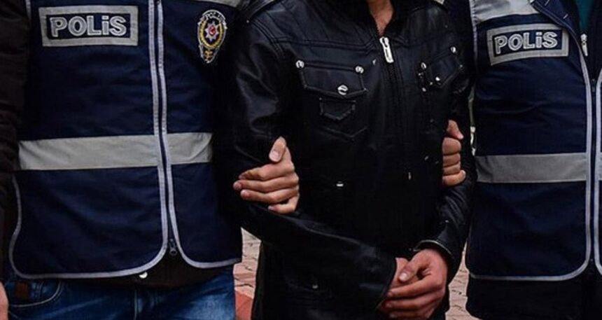 Tartıştığı kadın sürücünün aracını yumruklayan şahıs gözaltında