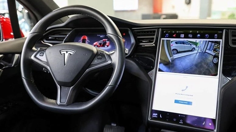 Tesla satış yapamayınca fiyatları yarıya indirdi