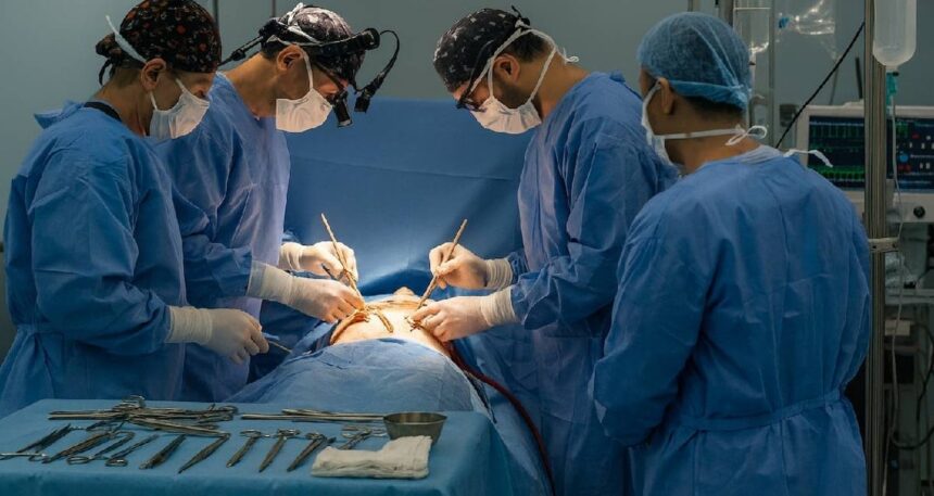 Tıp dünyasında bir ilk: Doktorlar bir insana domuz akciğeri nakletmeyi başardı