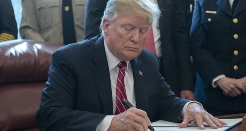 Trump, Çin’e yönelik yüksek tarifeleri 90 gün daha askıya aldı