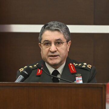 tsknin-zirvesinde-nobet-degisimi-yeni-genelkurmay-baskani-ataturkcu-tegmenlerin-ihrac-kararina-onay-veren-isimlerdendi-klvtyyNb.jpg TSK’nın zirvesinde nöbet değişimi: Yeni Genelkurmay Başkanı Atatürkçü teğmenlerin ihraç kararına onay veren isimlerdendi