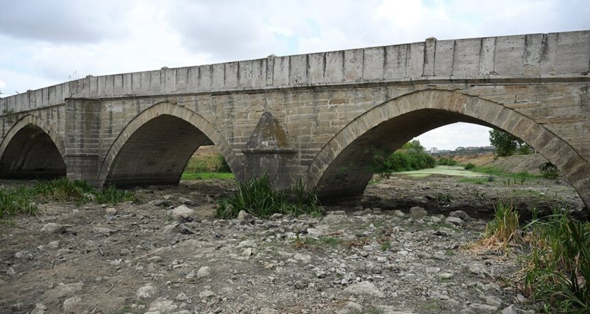 Tunca Nehri’nde su akışı durdu!