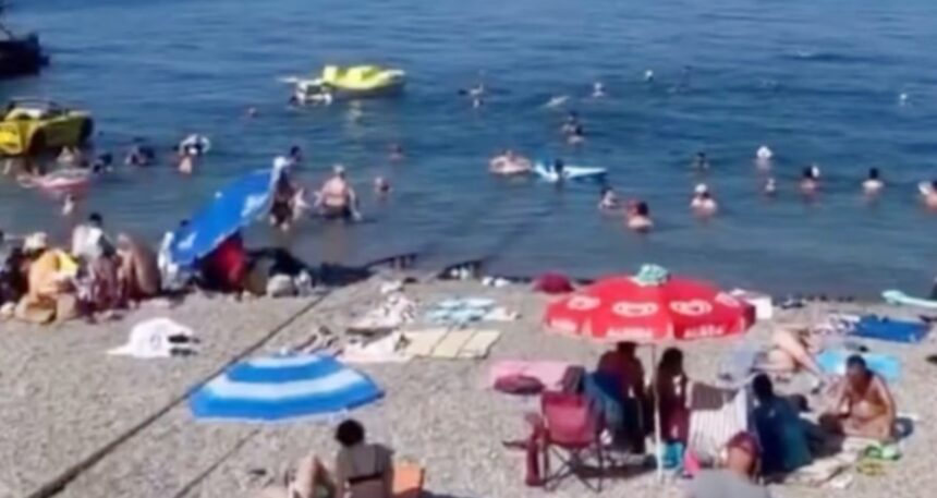 Turizmin başkentinde ücretli plaj skandalı!