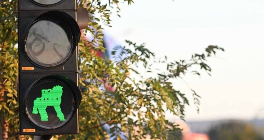 Türkiye’de bir ilk… 2.700 yıllık efsane trafik ışıklarına girdi, görenler hayran kaldı!