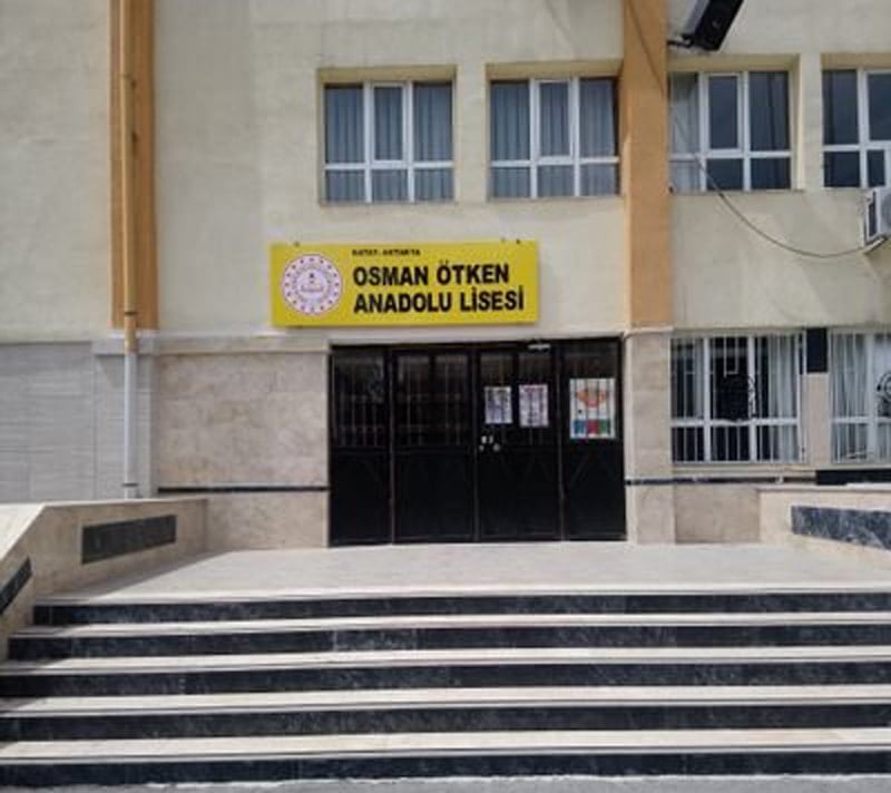 Üç lise öğrencisinin afişinden de korktular
