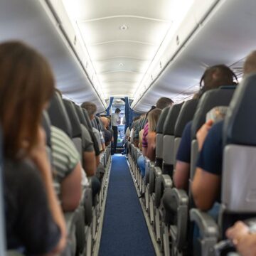 Uçmaktan korkan 40 yıllık hostes tazminat alacak