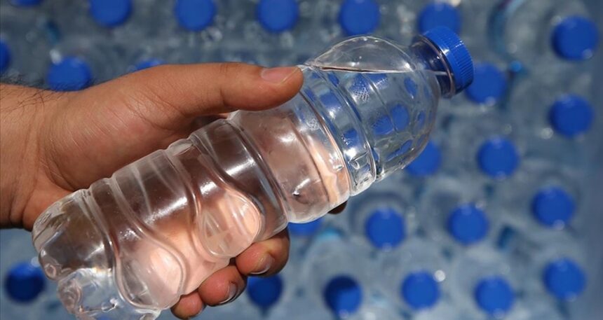 Ünlü markanın suyunda rekor seviyede mikroplastik tespit edildi