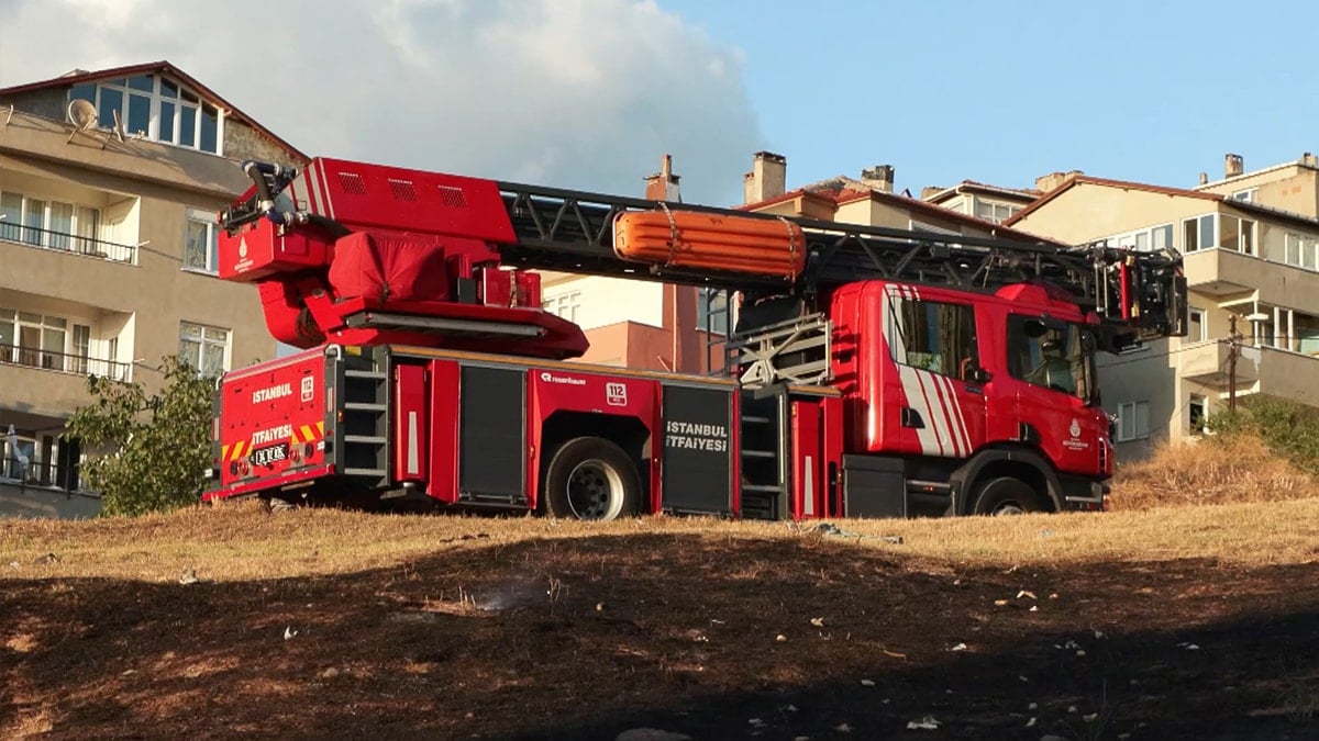 Uyarıları dinlemedi: Havai fişek atan kişi yangına sebep oldu