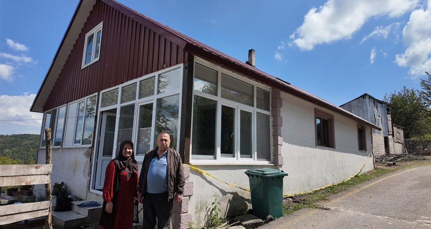 Uzmanlar inceledi, kimse nedenini bulamadı! Kendi kendine yanan ev tüyler ürpertti