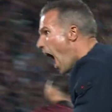 Van Persie F.Bahçe’yi yendi, çılgınlar gibi sevindi