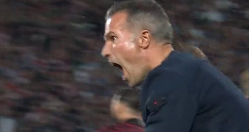 Van Persie F.Bahçe’yi yendi, çılgınlar gibi sevindi