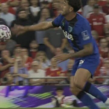 Verilmeyen kırmızı kart ortalığı karıştırdı