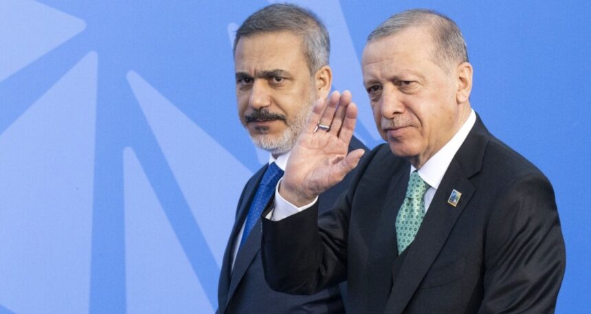 Yandaş yazar Hakan Fidan’ı istedi