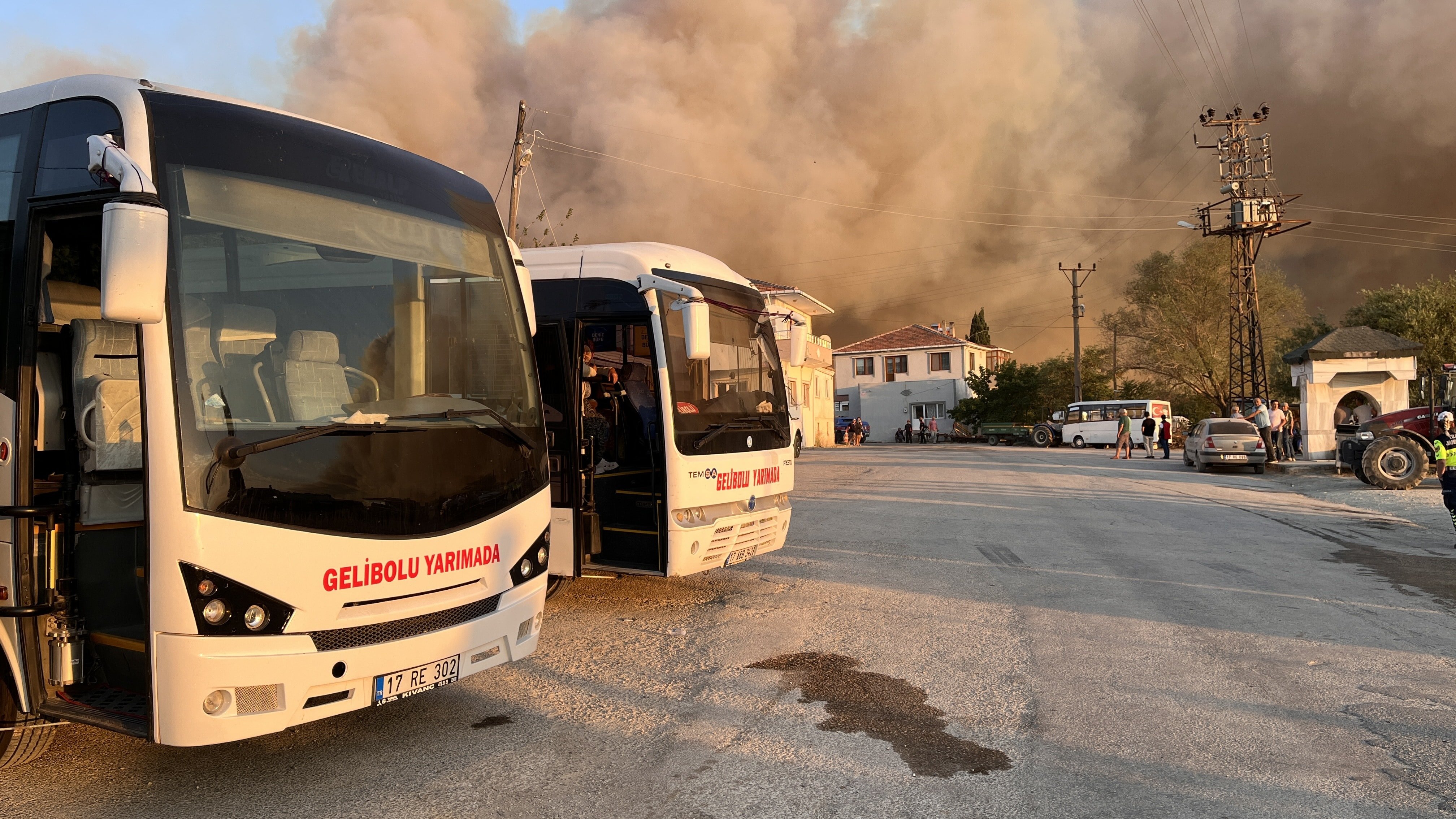 Yangın kabusu bitmiyor! Çanakkale'de köyler tahliye ediliyor