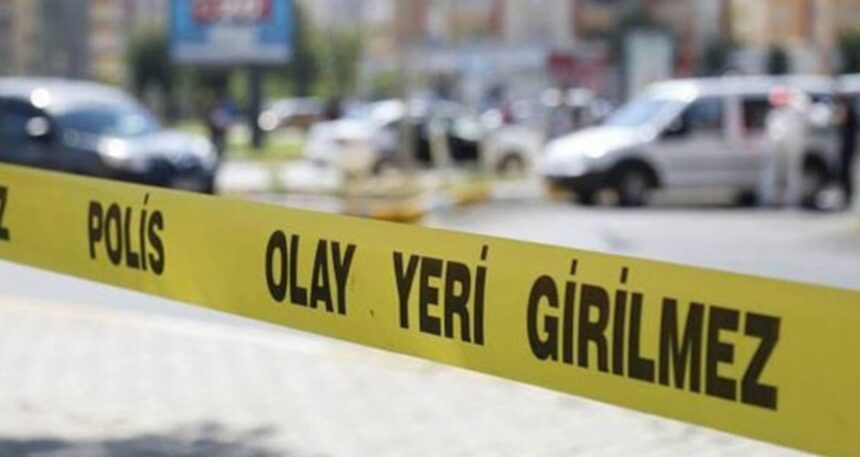 Yüksek ses uyarısı yapan emekli polisi dövüp bıçakladılar