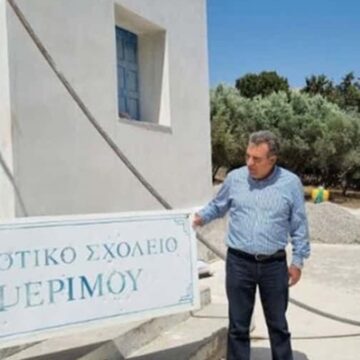 Yunan çivi dahi çakılmaması gereken adaya kent kurdu, şimdi de tek kişilik okul açıyor