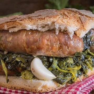 Zehirli sandviç iki can aldı