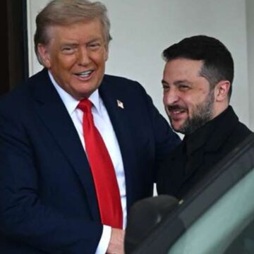 Zelenski’nin kıyafeti yine gündem oldu: Trump’ın yorumu Ukrayna liderini bu kez gülümsetti