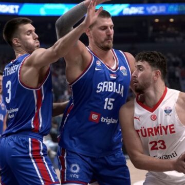 12 Dev Adam’dan zirveye taşıyan zafer