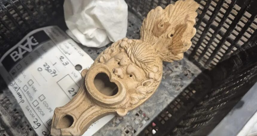 1900-yillik-lamba-bulundu-olumden-sonraki-yolculuga-isik-XLpjzPmZ.jpg 1900 yıllık lamba bulundu: Ölümden sonraki yolculuğa ışık