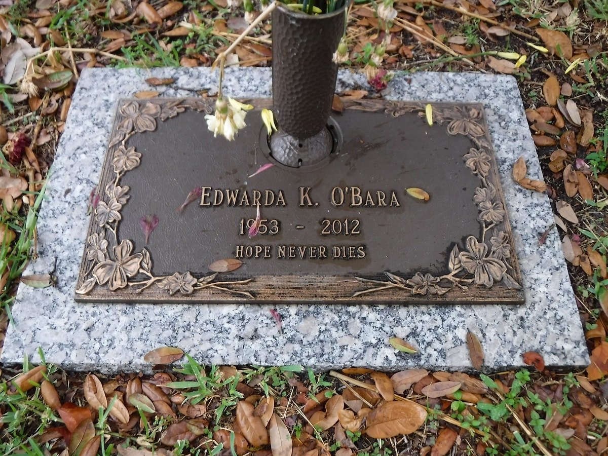 42 yıl komada kaldı, mezar taşına yazdırdığı 3 kelime herkesi ağlattı