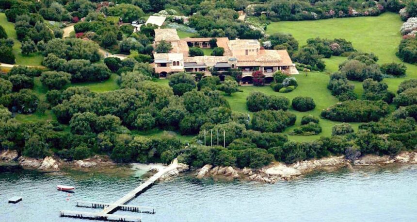 7 yüzme havuzu, 126 odası var! Ünlü villa dudak uçuklatan rakamla satışa çıktı