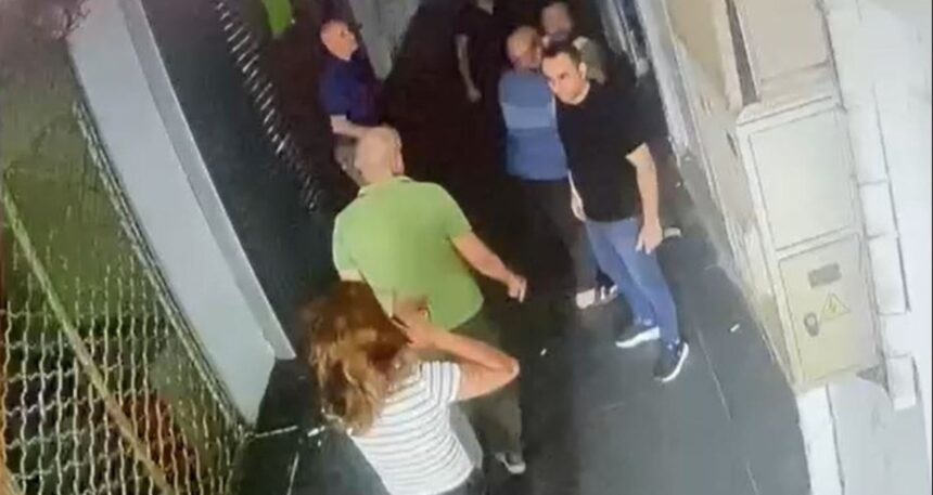 Adana’da korkunç görüntü: Bir kadın, iki erkek tarafından feci şekilde darbedildi