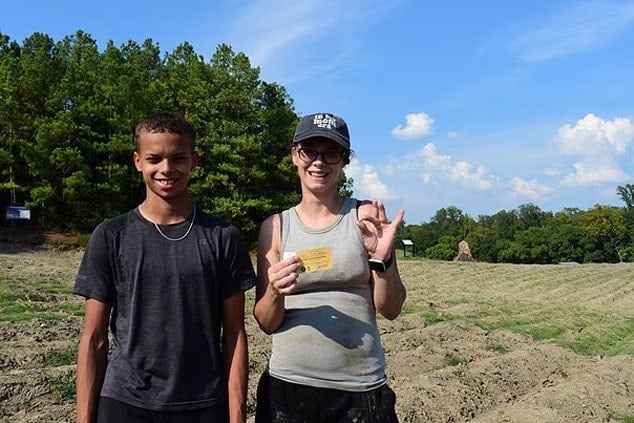 Ailece parka gidip elmas buldular