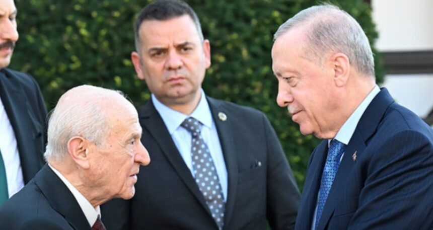 AKP’de kulislerin de kafası karıştı! Erdoğan seçime kadar bekleyecek mi?