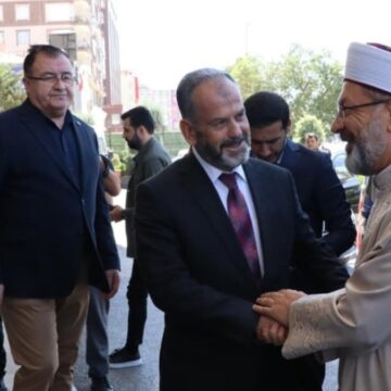 Ali Hocam da TOGG’dan indi, Mercedes’e bindi