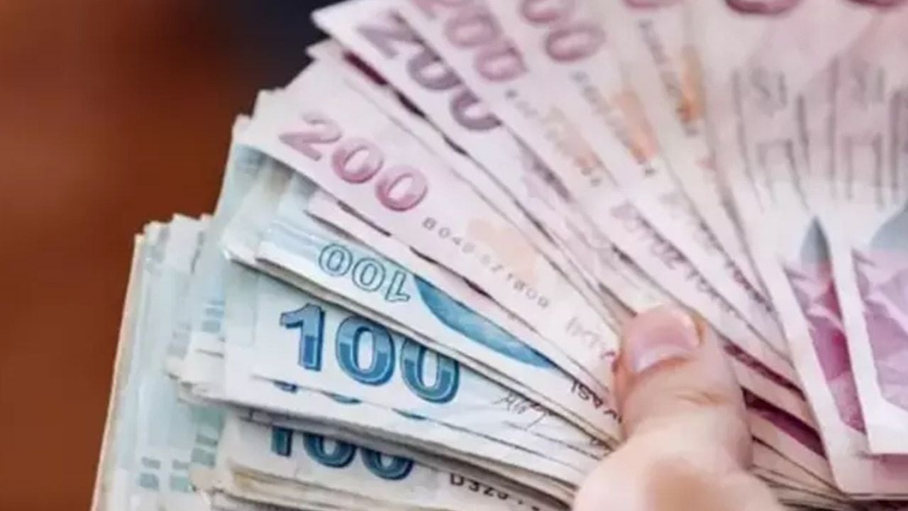 Bankaya 500 bin lira atana, bir maaş daha yatıyor: İşte güncel faiz oranları 1 Bankaya 500 bin lira atana, bir maaş daha yatıyor: İşte güncel faiz oranları