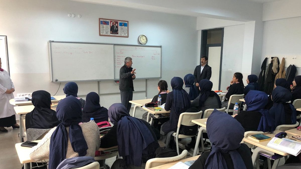 Beyaz yakalı özel okuldan koptu 1 Beyaz yakalı özel okuldan koptu