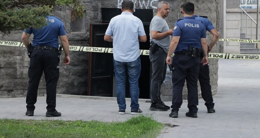 Cami tuvaletinde çıkan kavgada kan aktı