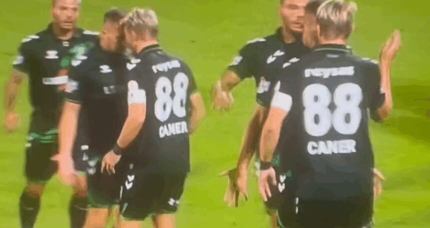 Caner Erkin yine rahat durmadı: Takım arkadaşını tokatladı, kırmızı kartla atıldı