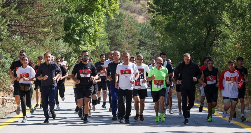 CHP Butlan gölgesinde yeni yaşını kutluyor