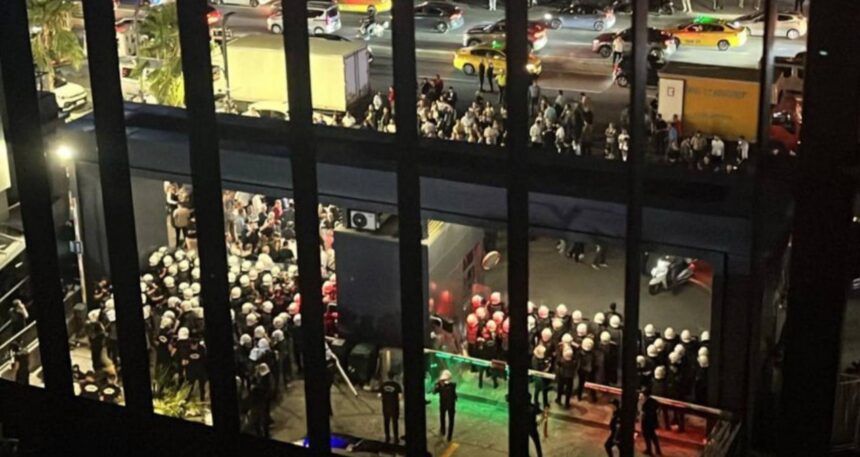 CHP İstanbul İl Binası abluka altında: Gıda ambargosu da başladı