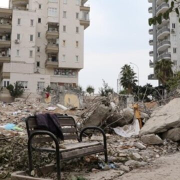 deprem-davasi-sanigi-135-yilla-tutuksuz-yargilaniyor-ZALkR6Uk.jpg Deprem davası sanığı 135 yılla tutuksuz yargılanıyor!