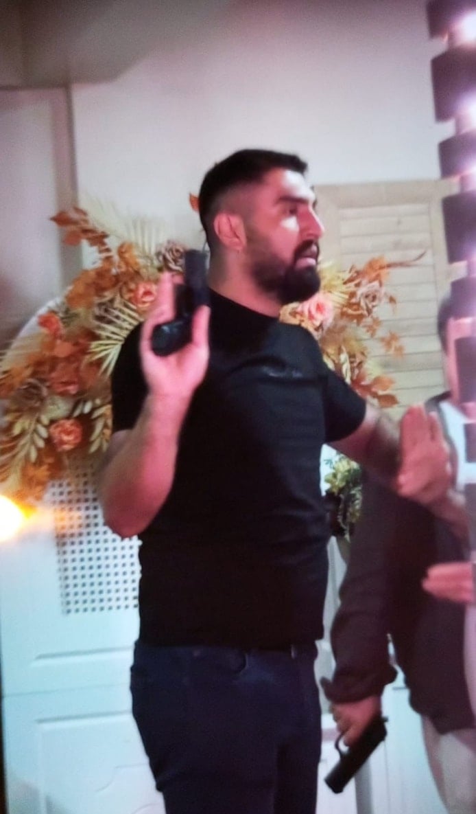 Düğün salonunda 'alkol alamazsın' kavgasında silahlar konuştu